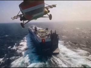 Houthi attach cargo ship